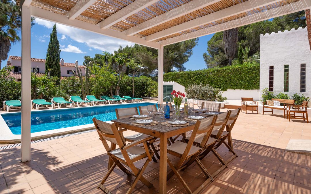 Villa Linda: El Refugio Familiar Perfecto en Son Parc, Menorca