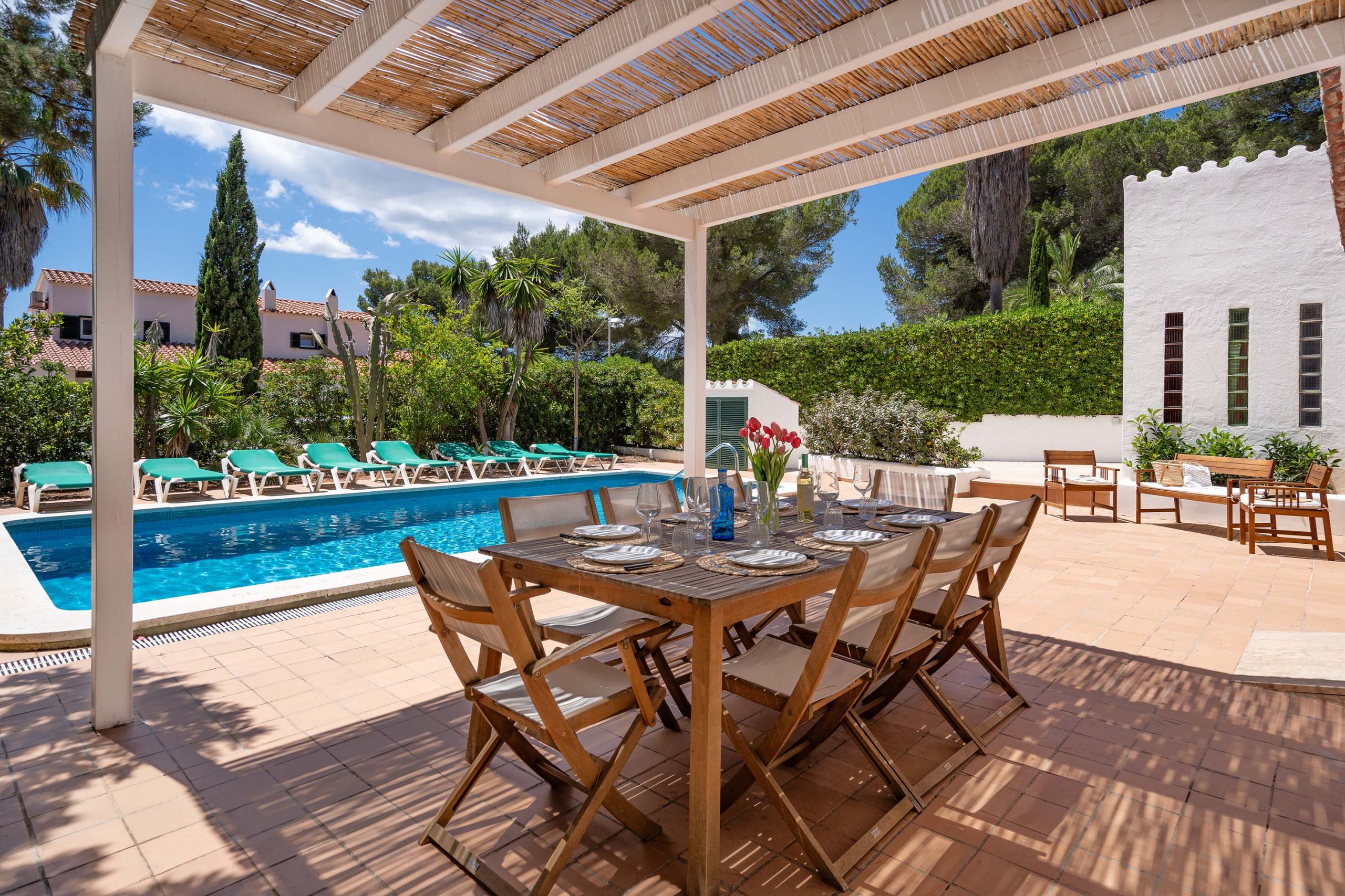 Villa Linda: El Refugio Familiar Perfecto en Son Parc, Menorca